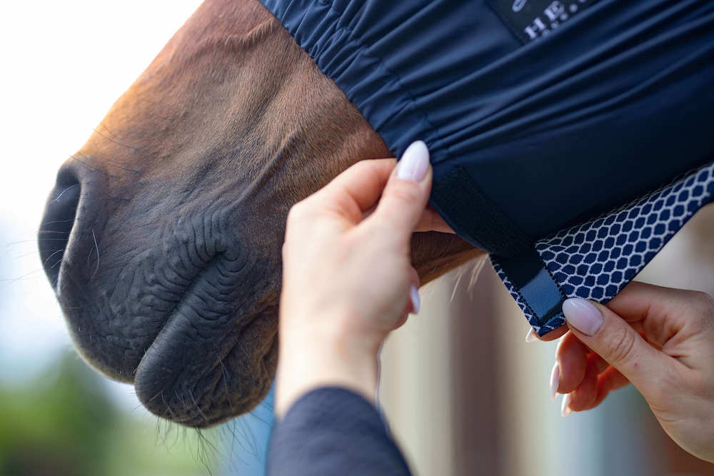 NOFLYNOCRY Fliegenmaske Navy  mit Augen- und Nasennetz  mit 75% UV Blocker 